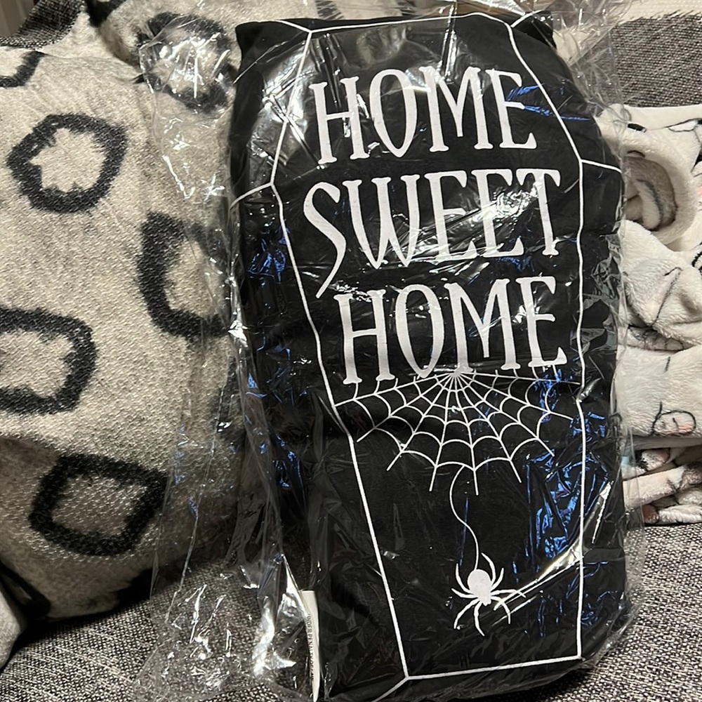NWT Thro by Marlo Lorenz Home Sweet Home Coffin Pillow- 9”x20”
